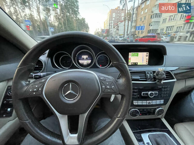 Белый Мерседес Ц-Класс, объемом двигателя 3.5 л и пробегом 185 тыс. км за 13000 $, фото 19 на Automoto.ua