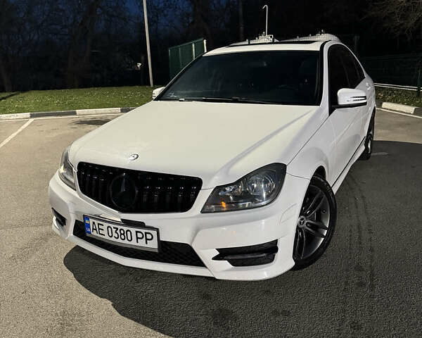 Белый Мерседес Ц-Класс, объемом двигателя 1.8 л и пробегом 165 тыс. км за 13800 $, фото 22 на Automoto.ua