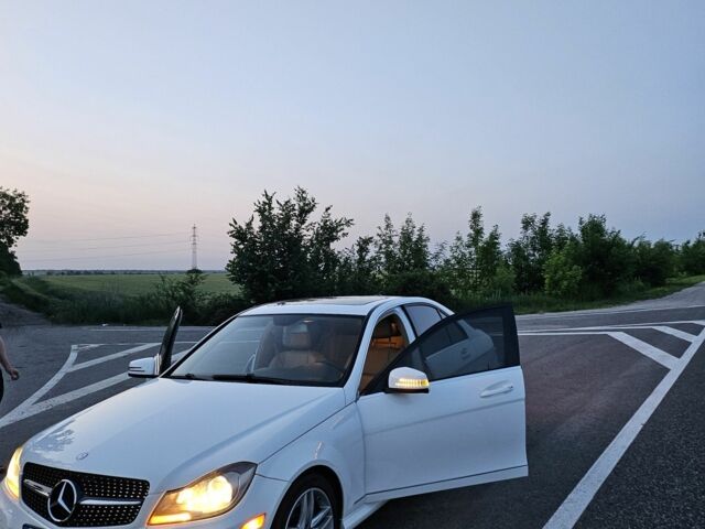 Белый Мерседес Ц-Класс, объемом двигателя 3.5 л и пробегом 190 тыс. км за 14500 $, фото 2 на Automoto.ua