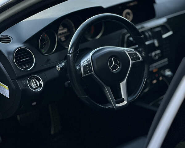 Белый Мерседес Ц-Класс, объемом двигателя 1.8 л и пробегом 229 тыс. км за 12777 $, фото 14 на Automoto.ua