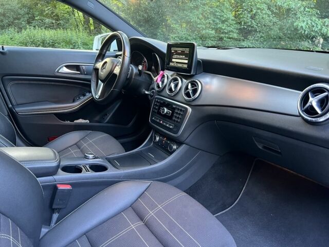 Белый Мерседес Ц-Класс, объемом двигателя 2.1 л и пробегом 195 тыс. км за 17500 $, фото 6 на Automoto.ua