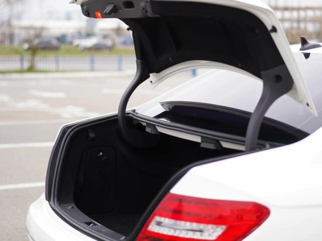 Білий Мерседес Ц-Клас, об'ємом двигуна 1.8 л та пробігом 163 тис. км за 11200 $, фото 9 на Automoto.ua