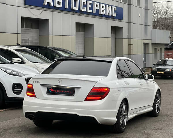 Белый Мерседес Ц-Класс, объемом двигателя 1.8 л и пробегом 220 тыс. км за 12300 $, фото 36 на Automoto.ua