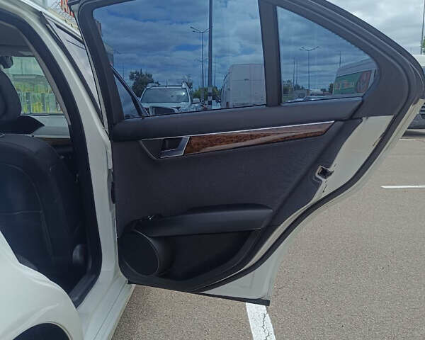 Білий Мерседес Ц-Клас, об'ємом двигуна 1.6 л та пробігом 250 тис. км за 10700 $, фото 14 на Automoto.ua