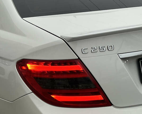 Белый Мерседес Ц-Класс, объемом двигателя 1.8 л и пробегом 220 тыс. км за 12300 $, фото 39 на Automoto.ua