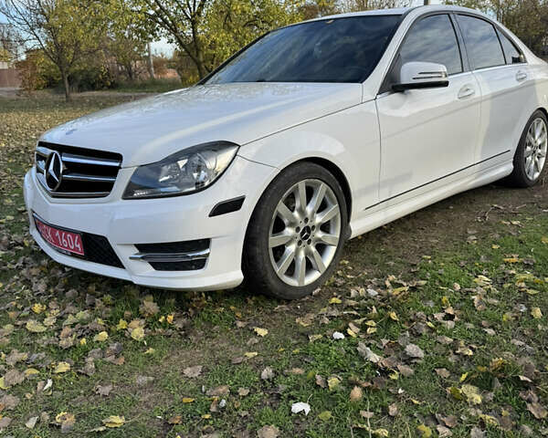 Белый Мерседес Ц-Класс, объемом двигателя 1.8 л и пробегом 163 тыс. км за 13500 $, фото 1 на Automoto.ua