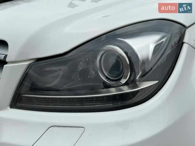 Белый Мерседес Ц-Класс, объемом двигателя 2.14 л и пробегом 202 тыс. км за 12500 $, фото 38 на Automoto.ua