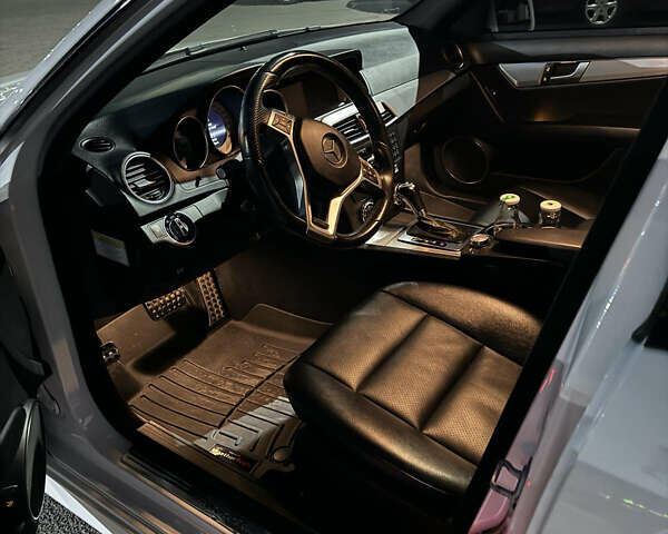 Белый Мерседес Ц-Класс, объемом двигателя 1.8 л и пробегом 165 тыс. км за 13800 $, фото 17 на Automoto.ua