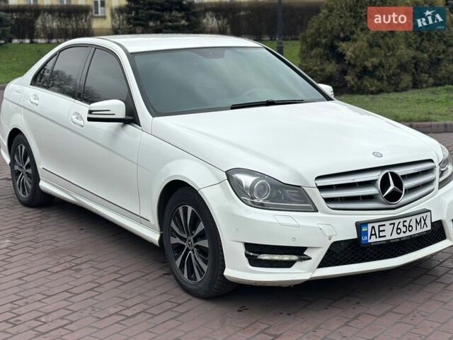 Белый Мерседес Ц-Класс, объемом двигателя 2.14 л и пробегом 202 тыс. км за 12500 $, фото 7 на Automoto.ua