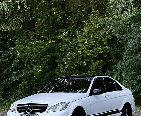 Белый Мерседес Ц-Класс, объемом двигателя 1.8 л и пробегом 229 тыс. км за 12777 $, фото 4 на Automoto.ua