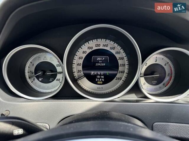 Белый Мерседес Ц-Класс, объемом двигателя 2.2 л и пробегом 259 тыс. км за 12500 $, фото 28 на Automoto.ua