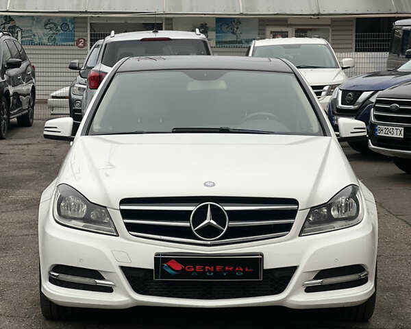 Белый Мерседес Ц-Класс, объемом двигателя 1.8 л и пробегом 220 тыс. км за 12300 $, фото 5 на Automoto.ua