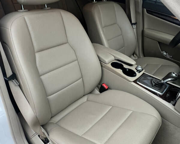 Белый Мерседес Ц-Класс, объемом двигателя 1.8 л и пробегом 220 тыс. км за 12300 $, фото 14 на Automoto.ua