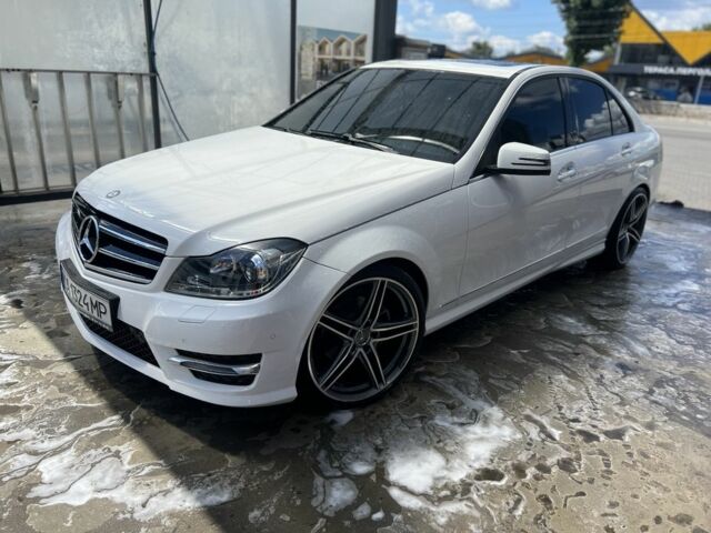 Белый Мерседес Ц-Класс, объемом двигателя 1.8 л и пробегом 138 тыс. км за 15000 $, фото 13 на Automoto.ua