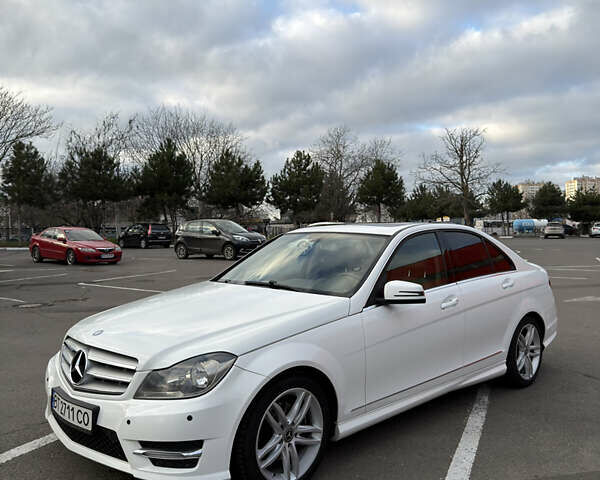 Белый Мерседес Ц-Класс, объемом двигателя 1.8 л и пробегом 195 тыс. км за 12500 $, фото 1 на Automoto.ua