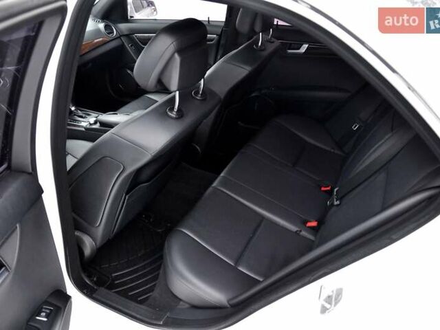 Білий Мерседес Ц-Клас, об'ємом двигуна 1.8 л та пробігом 172 тис. км за 10700 $, фото 20 на Automoto.ua