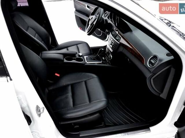 Білий Мерседес Ц-Клас, об'ємом двигуна 1.8 л та пробігом 172 тис. км за 10700 $, фото 27 на Automoto.ua