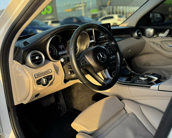 Белый Мерседес Ц-Класс, объемом двигателя 2 л и пробегом 140 тыс. км за 17500 $, фото 8 на Automoto.ua