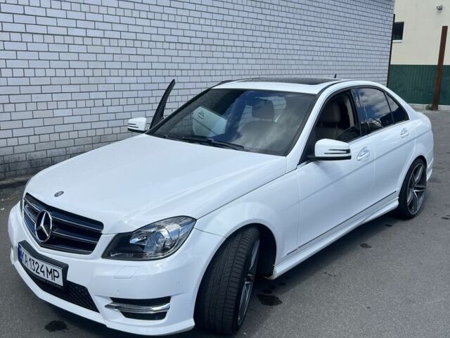 Белый Мерседес Ц-Класс, объемом двигателя 1.8 л и пробегом 138 тыс. км за 15000 $, фото 5 на Automoto.ua