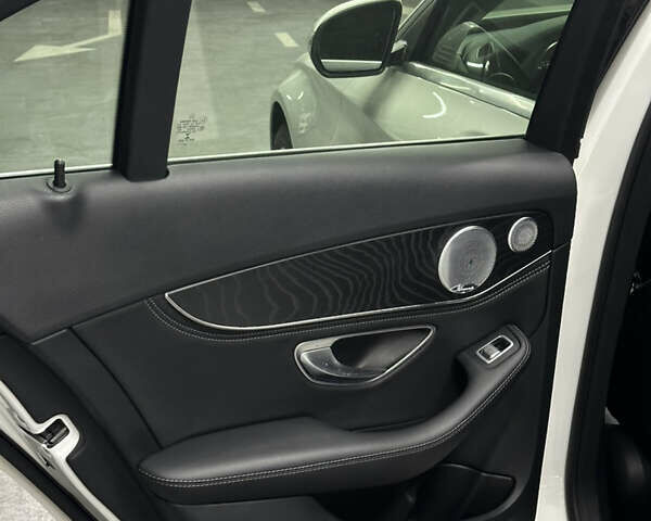 Белый Мерседес Ц-Класс, объемом двигателя 2 л и пробегом 88 тыс. км за 20000 $, фото 19 на Automoto.ua