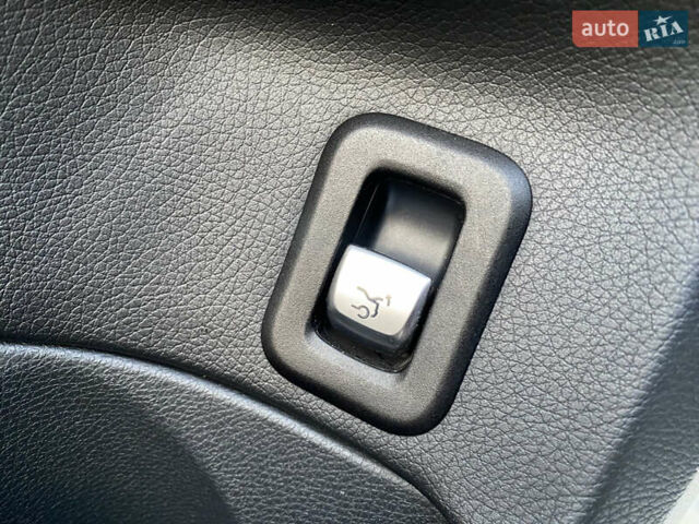 Белый Мерседес Ц-Класс, объемом двигателя 2.2 л и пробегом 150 тыс. км за 19500 $, фото 44 на Automoto.ua