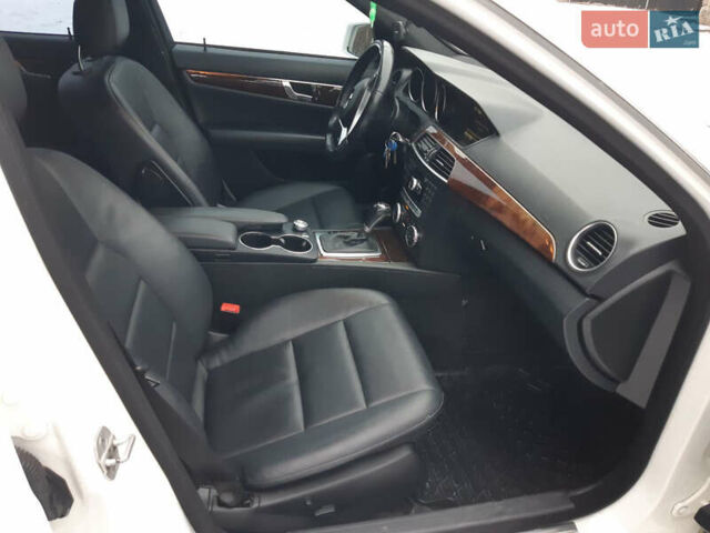 Белый Мерседес Ц-Класс, объемом двигателя 1.8 л и пробегом 150 тыс. км за 11500 $, фото 9 на Automoto.ua