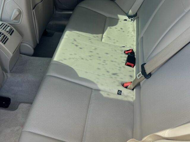 Белый Мерседес Ц-Класс, объемом двигателя 1.8 л и пробегом 138 тыс. км за 15000 $, фото 8 на Automoto.ua