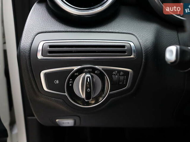 Белый Мерседес Ц-Класс, объемом двигателя 2.2 л и пробегом 326 тыс. км за 18900 $, фото 18 на Automoto.ua