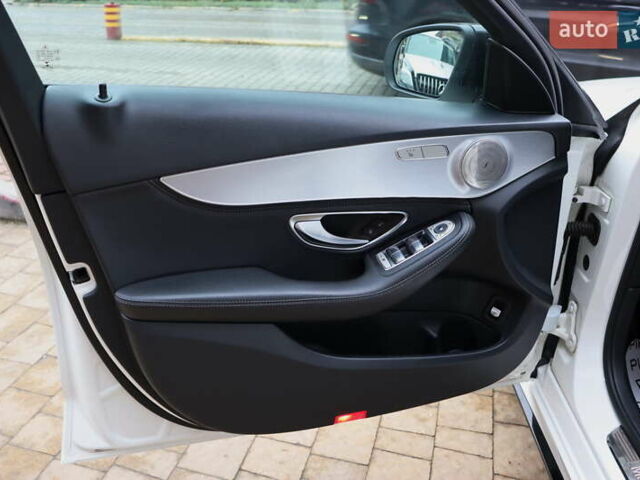 Белый Мерседес Ц-Класс, объемом двигателя 2.2 л и пробегом 326 тыс. км за 18900 $, фото 11 на Automoto.ua