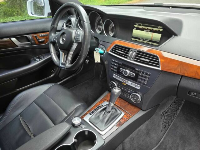 Белый Мерседес Ц-Класс, объемом двигателя 1.8 л и пробегом 81 тыс. км за 8000 $, фото 9 на Automoto.ua