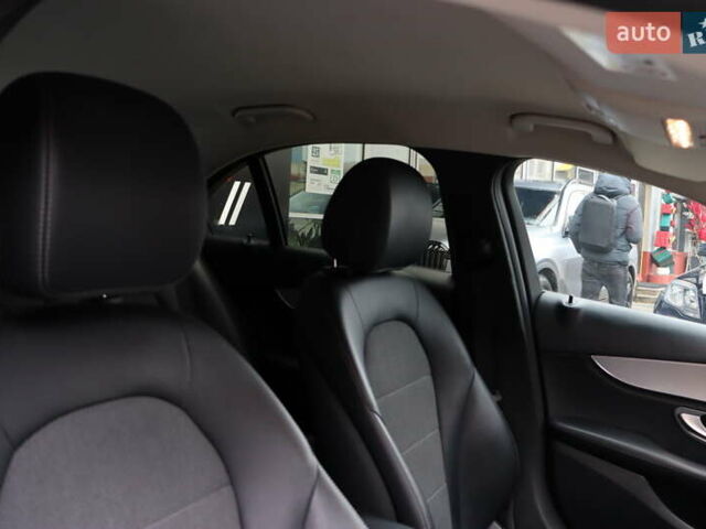 Белый Мерседес Ц-Класс, объемом двигателя 2.2 л и пробегом 326 тыс. км за 18900 $, фото 43 на Automoto.ua