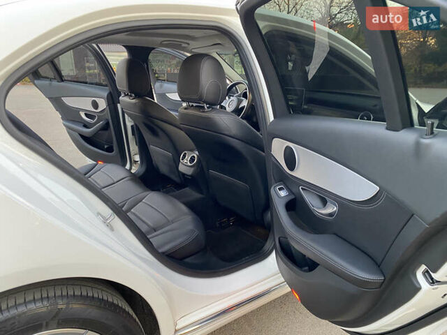 Белый Мерседес Ц-Класс, объемом двигателя 2.2 л и пробегом 150 тыс. км за 19500 $, фото 56 на Automoto.ua