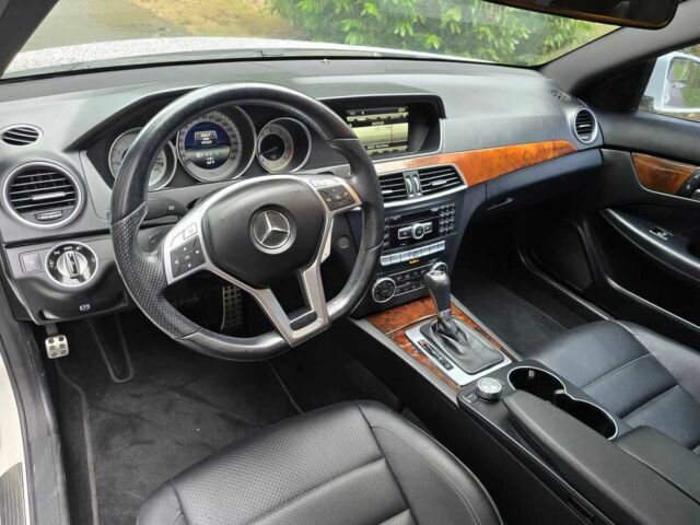 Белый Мерседес Ц-Класс, объемом двигателя 1.8 л и пробегом 81 тыс. км за 8000 $, фото 11 на Automoto.ua