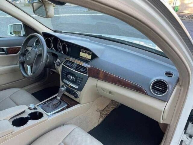 Білий Мерседес Ц-Клас, об'ємом двигуна 3.5 л та пробігом 146 тис. км за 9200 $, фото 6 на Automoto.ua