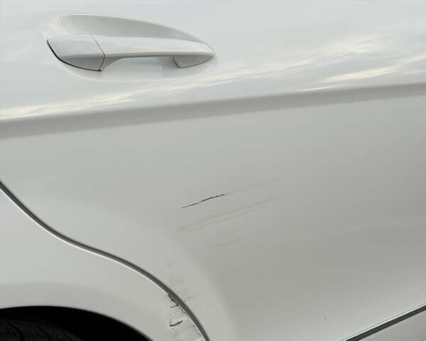 Белый Мерседес Ц-Класс, объемом двигателя 1.8 л и пробегом 195 тыс. км за 12500 $, фото 6 на Automoto.ua