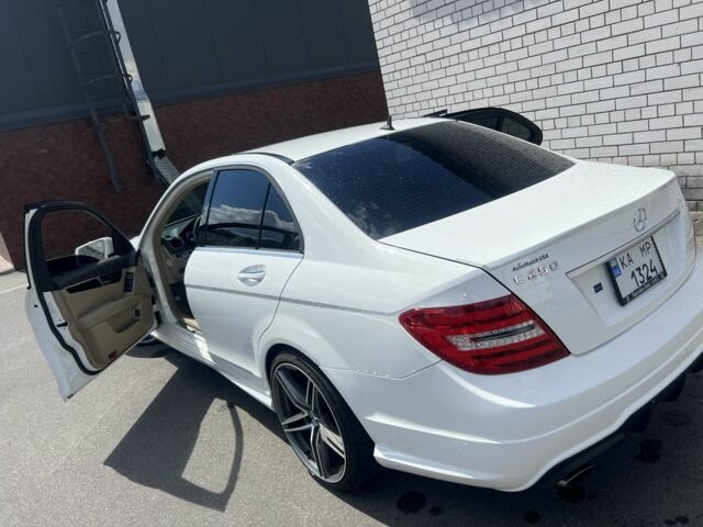 Белый Мерседес Ц-Класс, объемом двигателя 1.8 л и пробегом 138 тыс. км за 15000 $, фото 1 на Automoto.ua