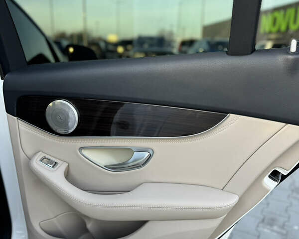 Белый Мерседес Ц-Класс, объемом двигателя 2 л и пробегом 140 тыс. км за 17500 $, фото 16 на Automoto.ua