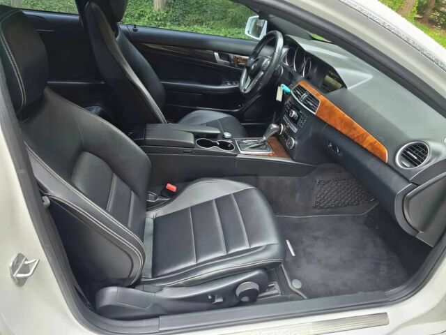 Белый Мерседес Ц-Класс, объемом двигателя 1.8 л и пробегом 81 тыс. км за 8000 $, фото 8 на Automoto.ua