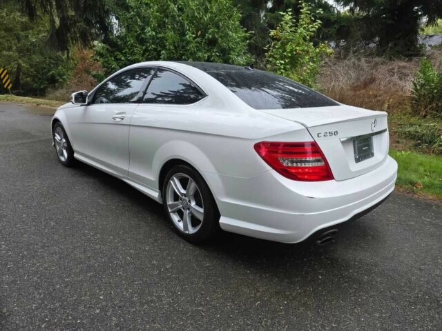 Белый Мерседес Ц-Класс, объемом двигателя 1.8 л и пробегом 81 тыс. км за 8000 $, фото 3 на Automoto.ua