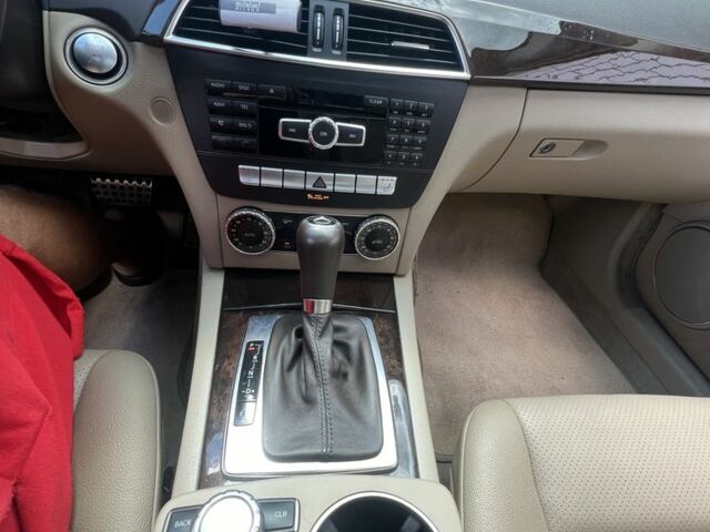 Белый Мерседес Ц-Класс, объемом двигателя 1.8 л и пробегом 138 тыс. км за 15000 $, фото 11 на Automoto.ua