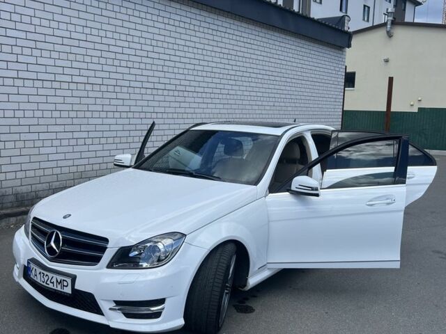 Белый Мерседес Ц-Класс, объемом двигателя 1.8 л и пробегом 138 тыс. км за 15000 $, фото 4 на Automoto.ua
