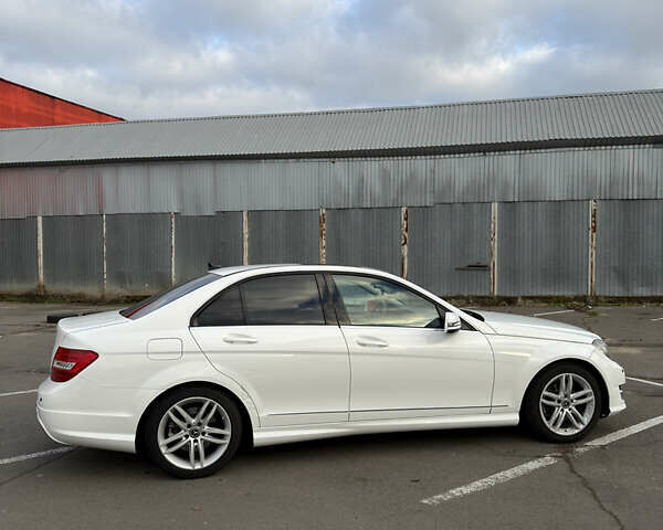 Белый Мерседес Ц-Класс, объемом двигателя 1.8 л и пробегом 195 тыс. км за 12500 $, фото 7 на Automoto.ua