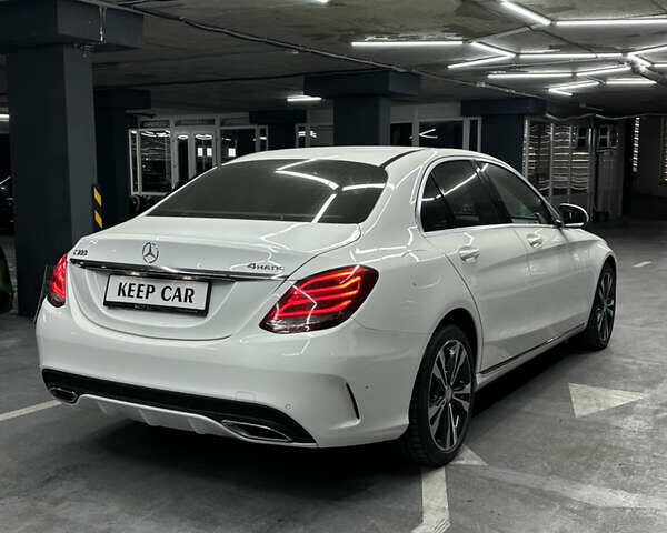 Белый Мерседес Ц-Класс, объемом двигателя 2 л и пробегом 88 тыс. км за 20000 $, фото 8 на Automoto.ua