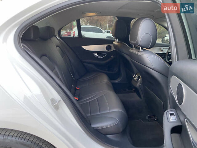 Белый Мерседес Ц-Класс, объемом двигателя 2.2 л и пробегом 150 тыс. км за 19500 $, фото 29 на Automoto.ua