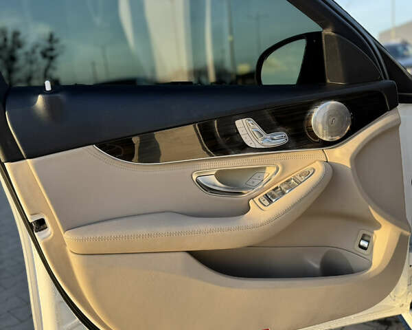 Белый Мерседес Ц-Класс, объемом двигателя 2 л и пробегом 140 тыс. км за 17500 $, фото 9 на Automoto.ua