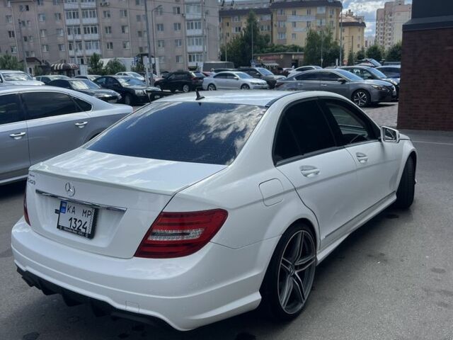 Белый Мерседес Ц-Класс, объемом двигателя 1.8 л и пробегом 138 тыс. км за 15000 $, фото 6 на Automoto.ua