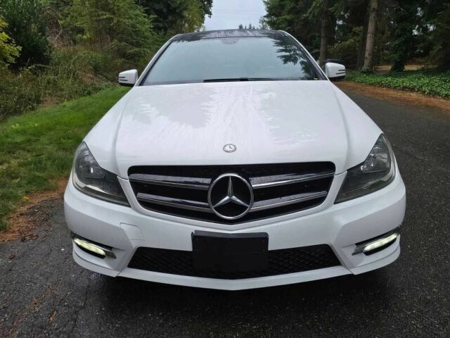 Белый Мерседес Ц-Класс, объемом двигателя 1.8 л и пробегом 81 тыс. км за 8000 $, фото 1 на Automoto.ua