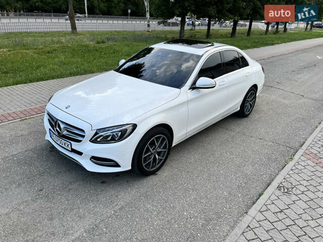 Белый Мерседес Ц-Класс, объемом двигателя 2.2 л и пробегом 150 тыс. км за 20850 $, фото 2 на Automoto.ua
