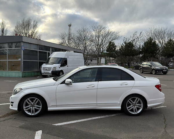 Белый Мерседес Ц-Класс, объемом двигателя 1.8 л и пробегом 195 тыс. км за 12500 $, фото 3 на Automoto.ua