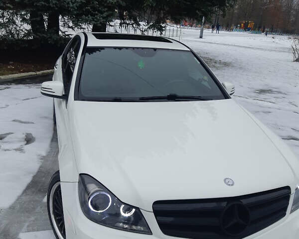 Белый Мерседес Ц-Класс, объемом двигателя 1.8 л и пробегом 150 тыс. км за 11500 $, фото 3 на Automoto.ua